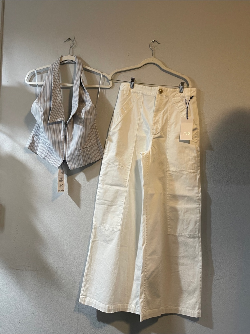 ZARA Cream Wide-Leg Cargo Pants
And halter striped top size L